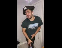 Guy does impressions of ladies sharing their colleges 