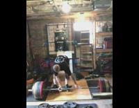 Guy deadlifts over 500 lbs on skateboard 