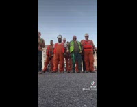 Construction workers dances a viral trend sound 