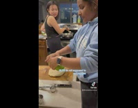 Woman tells friends that papayas make you pregnant 