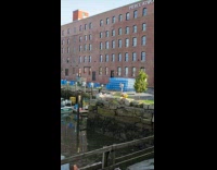 Collab IITW - Woman green shirt sit at the docks