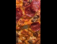 Woman angry about sauceless pizza 