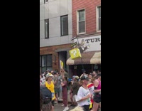 Guy raise mystery box during marathon at street 