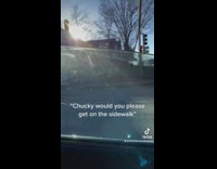 Collab ClipsIG - Policeman Kindly Asks Man to Walk on Sidewalk