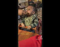 Baby first time trying lemon and screams