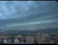 Submitter films incoming storm