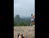 Collab IITW - Woman hold hands with the photographer near the cliff