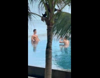 Collab IITW - Man shirtless poses on the beach pool