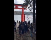 Collab IITW - People line up on the Torii gate