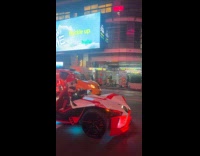 [third party] Super Mario drives kart around the city