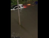 Guy films cars underwater from BQE