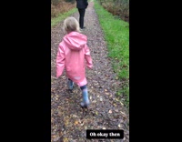 Kid gave mom head to toe look 