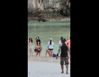 Man warns tourists no photoshoot in water