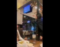 Collab Clips MPUGC - Woman pranked by roommates and waiter