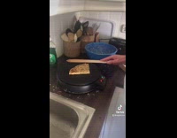 Lady pronounces crepes wrong to annoy dad 