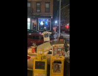 Collab WINY - Man football jersey dances flag on street