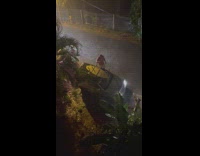 Man tries to help driver stuck in mud 