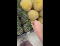 Woman shares hack about ripe pineapples 