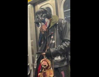 Collab winy - Man clown makeup and accessories vape in train