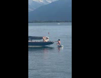 Woman lifts a woman and then fell inside the boat