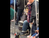 Man twerks with duo  rapping on subway