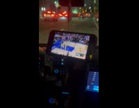 Taxi pulls over to watch Knicks game 