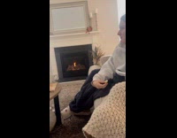 Dog hears hooman biting apple