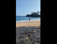 Man shirtless mocks typical beach selfie photoshoot