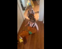 Collab Clips MPUGC - Two babies dressed as slinky