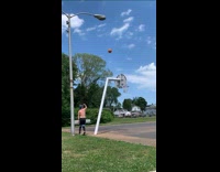 Man makes trick shot using streetlamp 